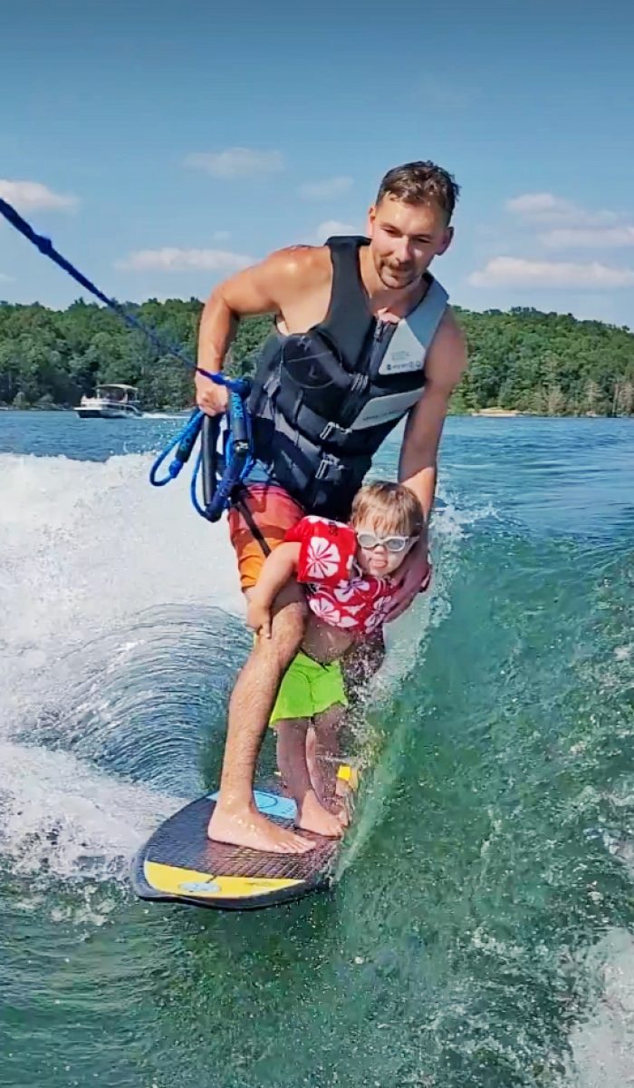 Experience the thrill of Norfork Lake boating! With crystal clear water and stunning scenery, Norfork Lake is the perfect place for a day on the water. Book your boating adventure today and create memories that will last a lifetime.